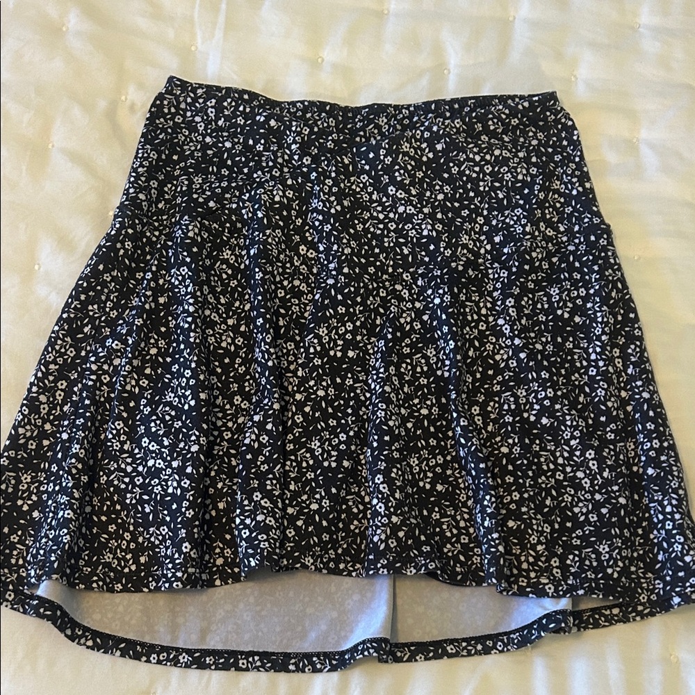 Kyodan Black and White Floral Skort